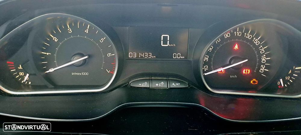 Peugeot 208 1.2 PureTech Style - 32