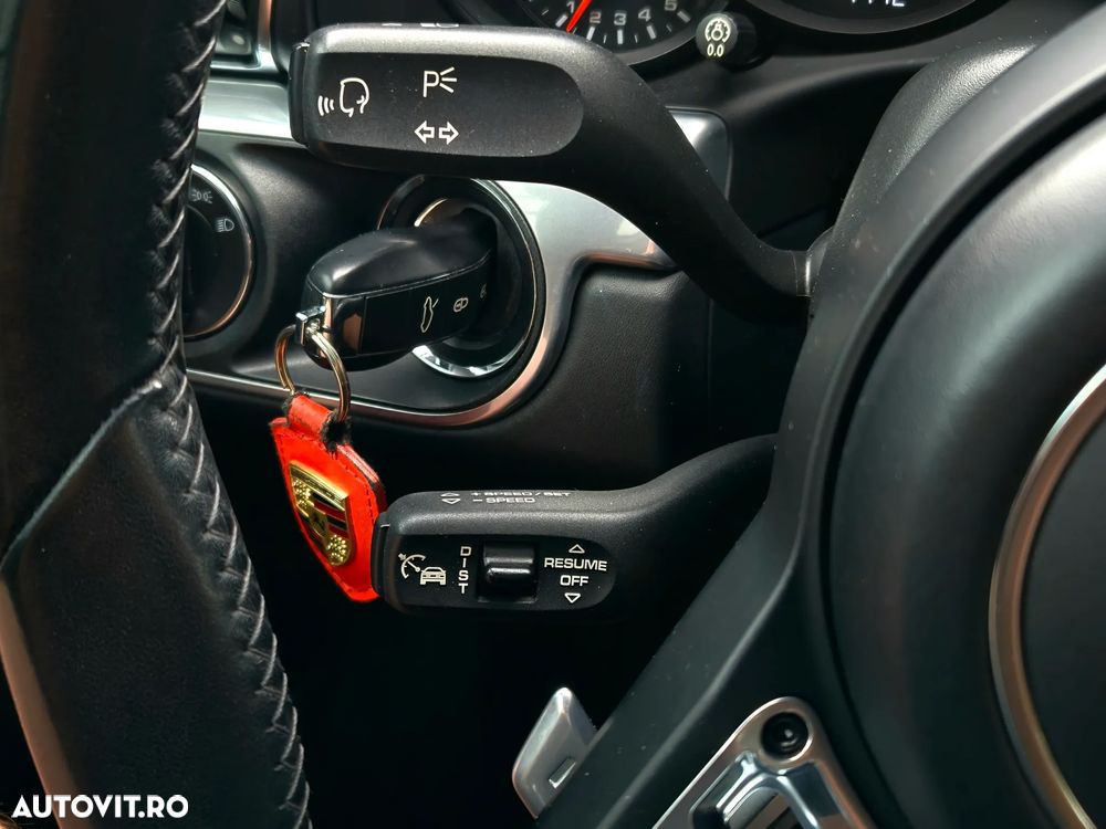 Porsche 911 Carrera 4 PDK - 14