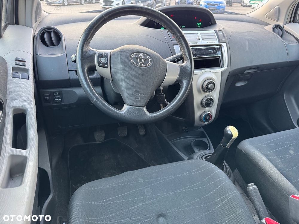 Toyota Yaris 1.3 VVT-i Sol - 11