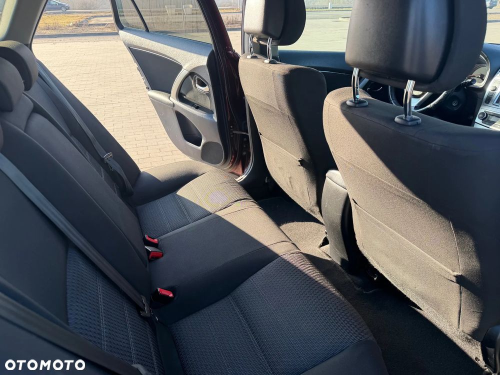 Toyota Avensis - 9