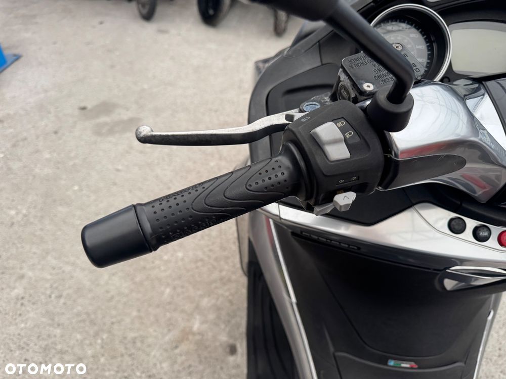 Piaggio X10 - 11