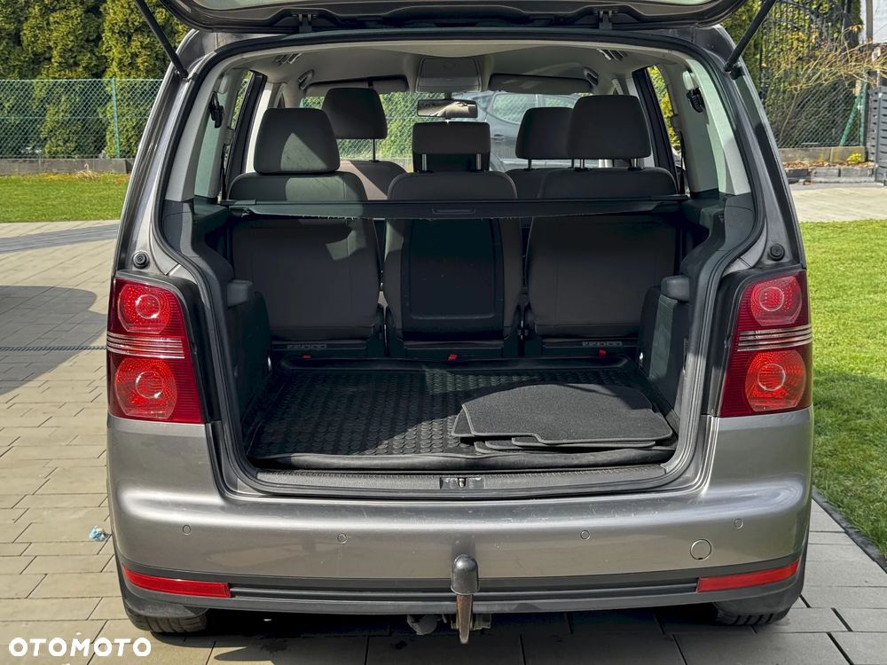 Volkswagen Touran 2.0 TDI DPF Highline - 11