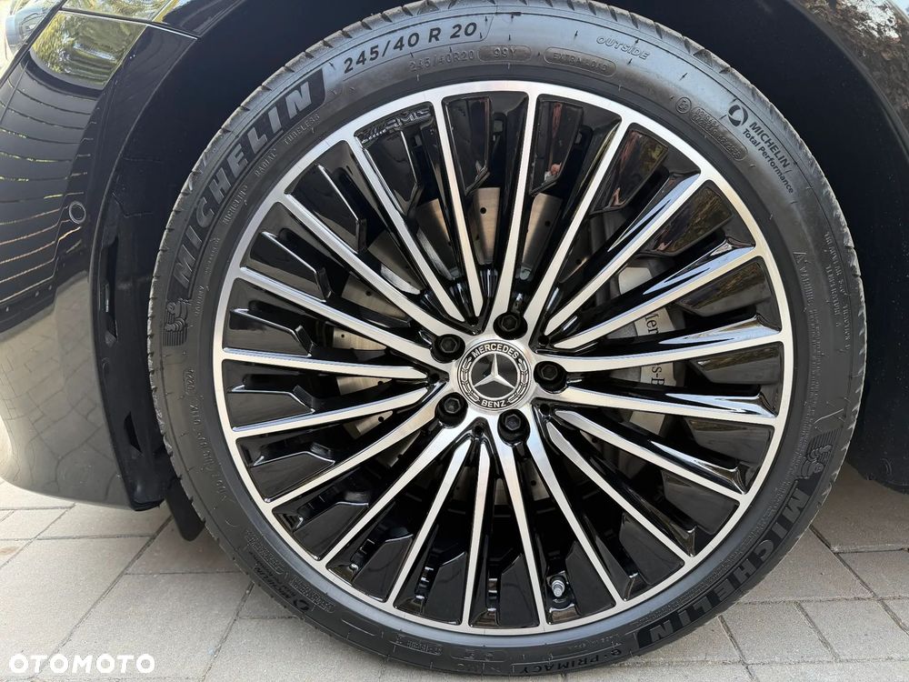 Mercedes-Benz Klasa E 220 d 4-Matic Exclusive - 39