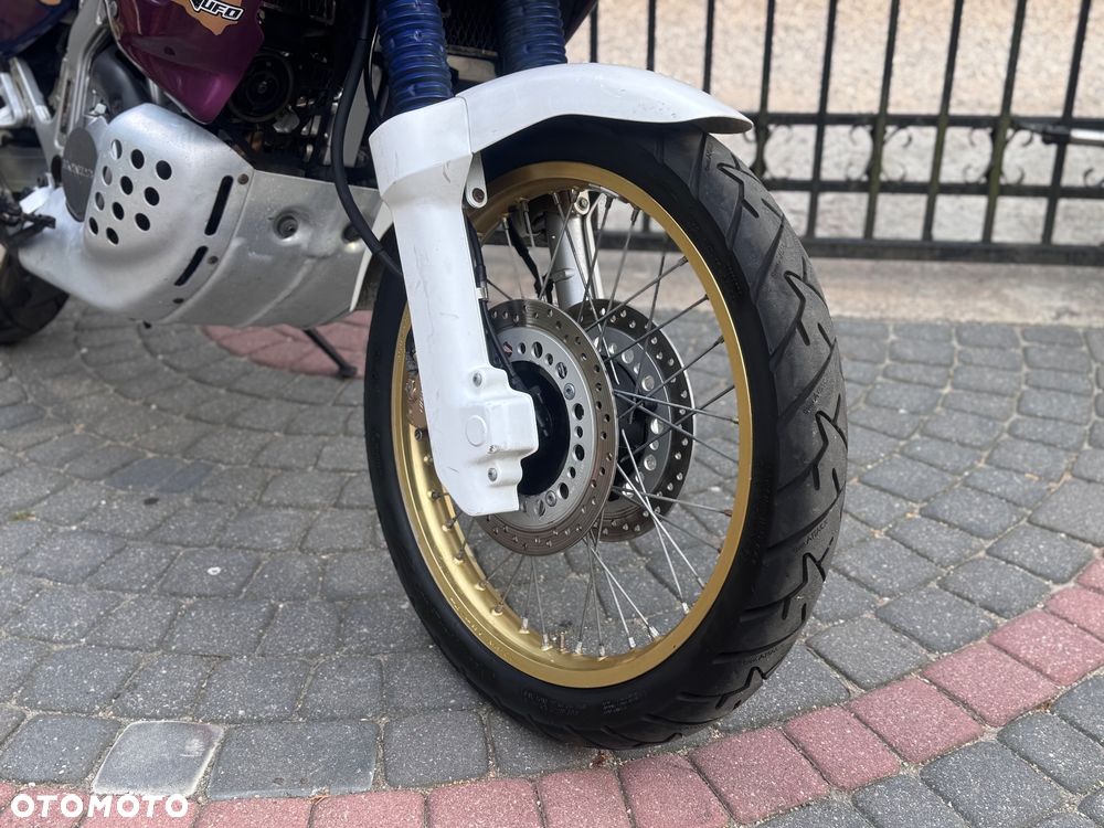 Honda XRV - 22