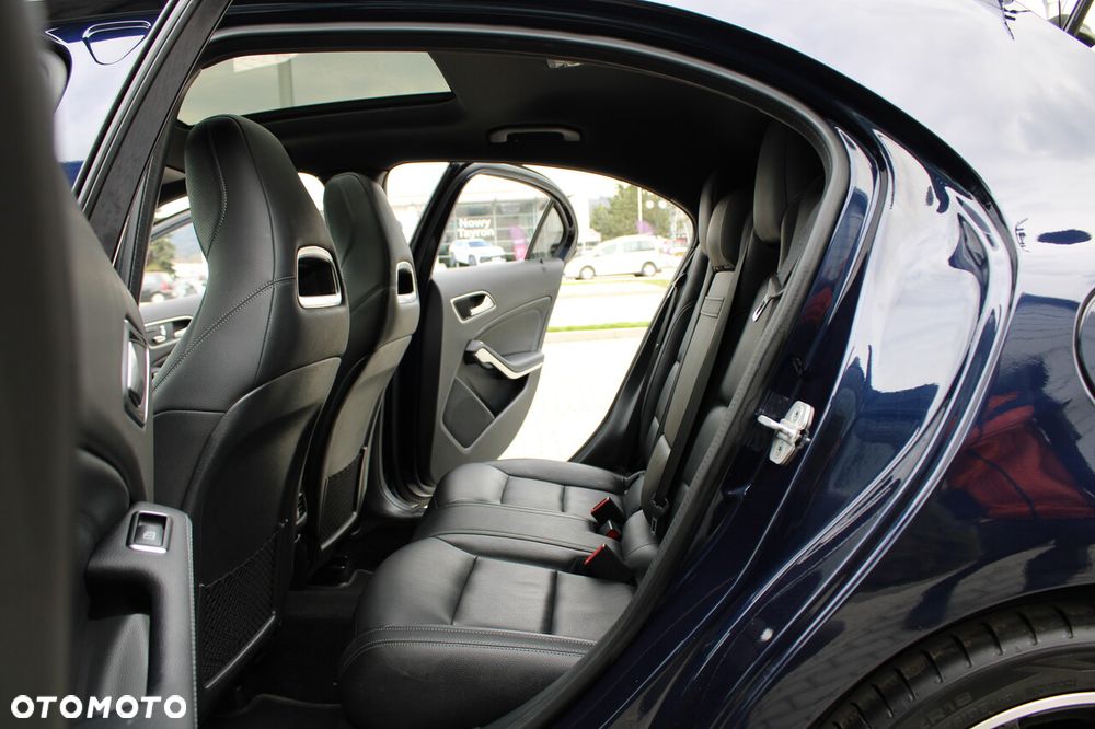 Mercedes-Benz Klasa A 250 4Matic 7G-DCT AMG Line - 34
