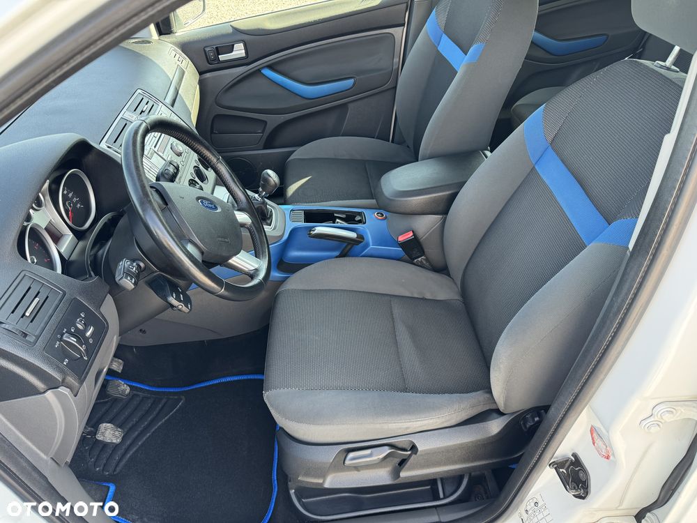 Ford Kuga - 13
