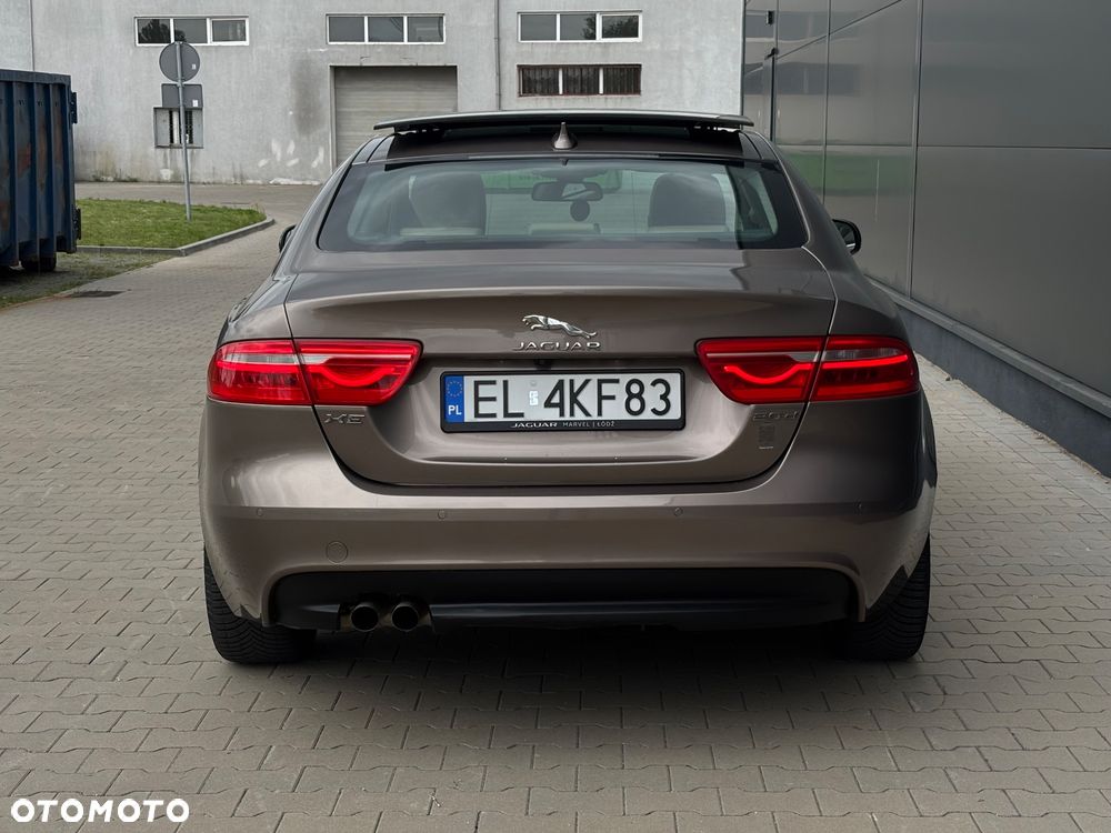 Jaguar XE 2.0 D Prestige - 16