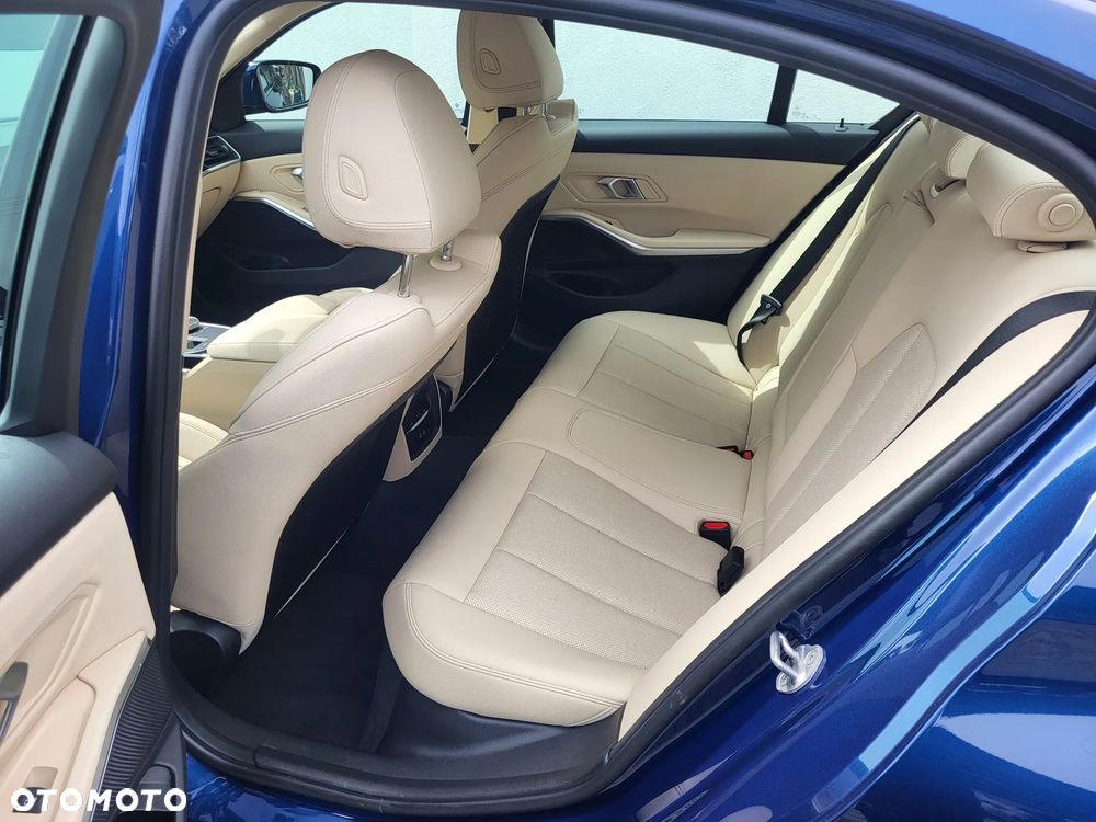 BMW Seria 3 318i - 9