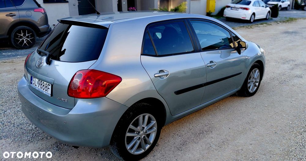 Toyota Auris 1.4 D-4D Premium - 2