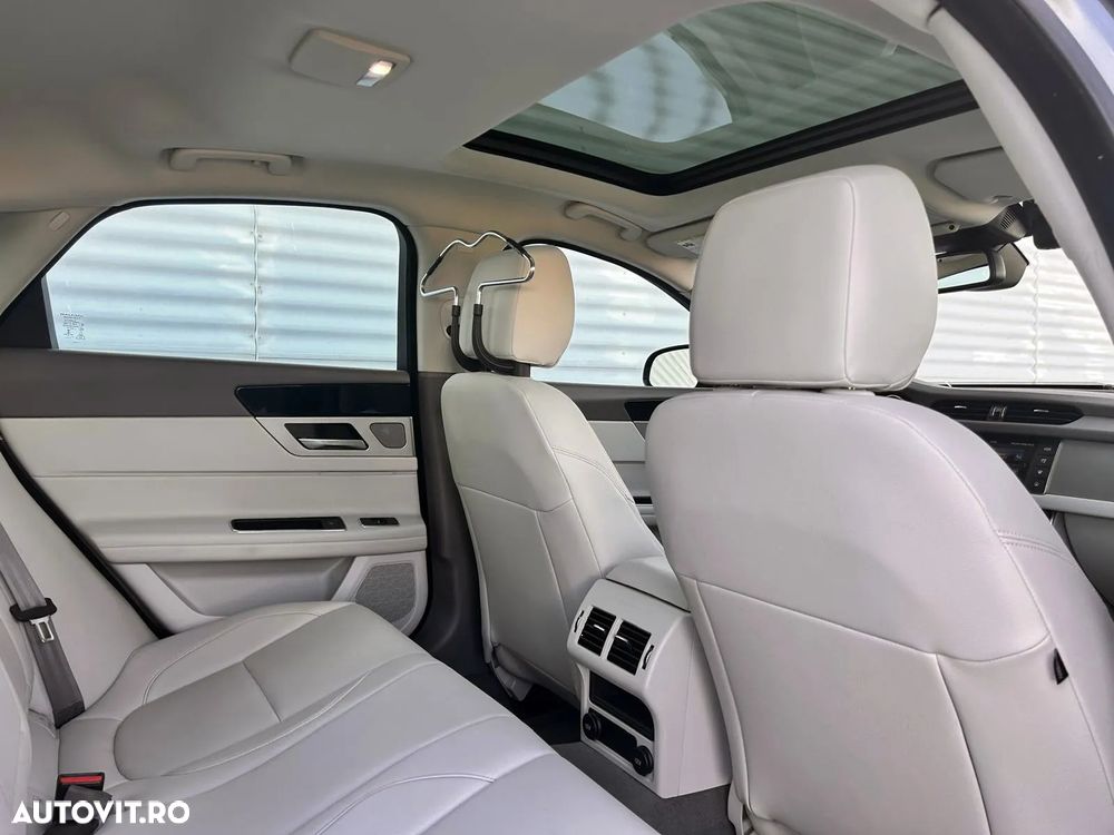 Jaguar XF 35t Prestige - 11