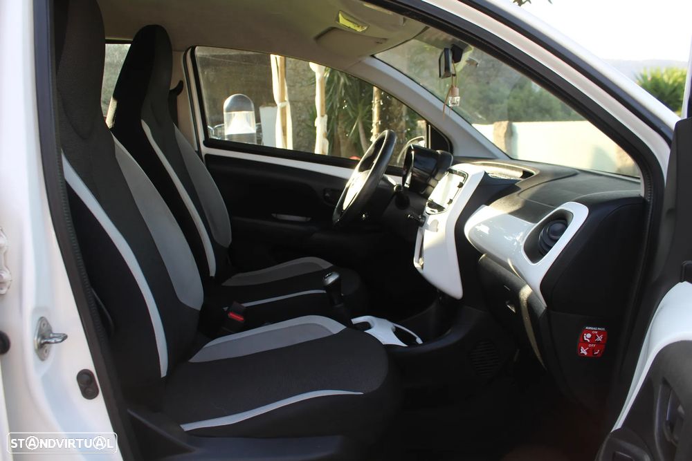 Toyota Aygo x-clusiv - 16
