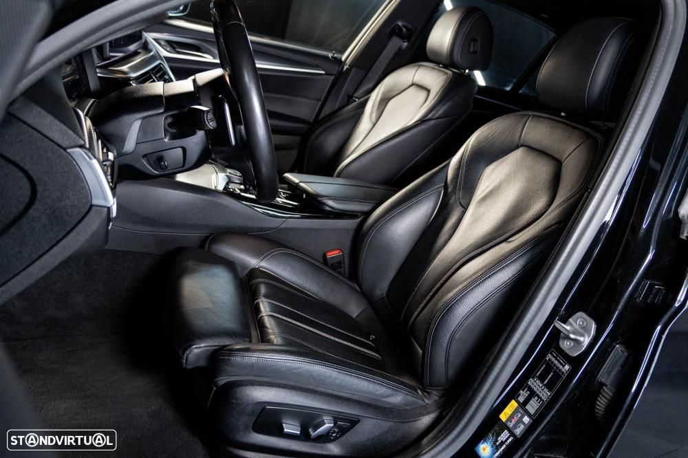 BMW 530 e Pack Desportivo M - 29