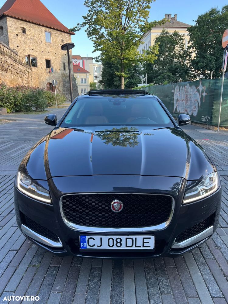 Jaguar XF 20d AWD Portfolio - 8