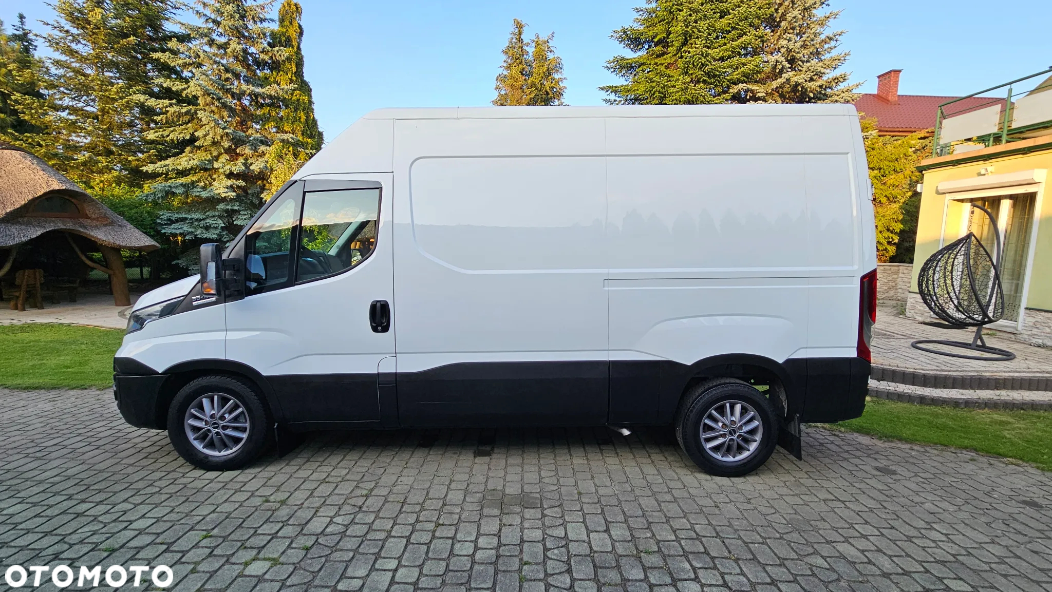 Iveco Daily 35S17 3,0D HI-MATIC - 10