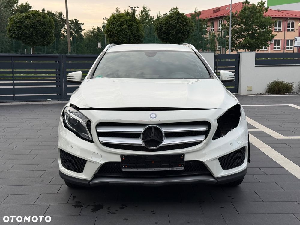 Mercedes-Benz GLA 200 AMG Line - 3