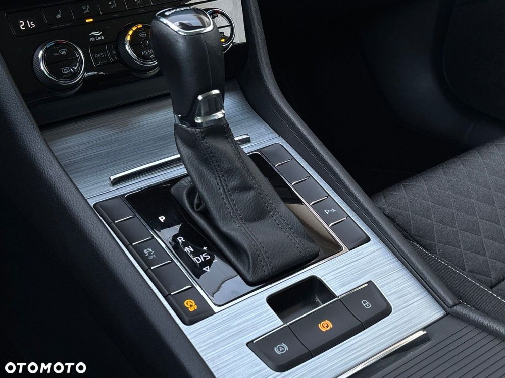 Skoda Superb 2.0 TDI SCR Ambition DSG - 23