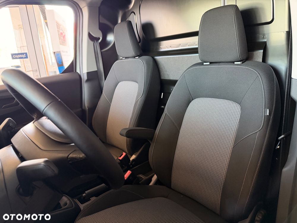 Ford Transit Courier - 13