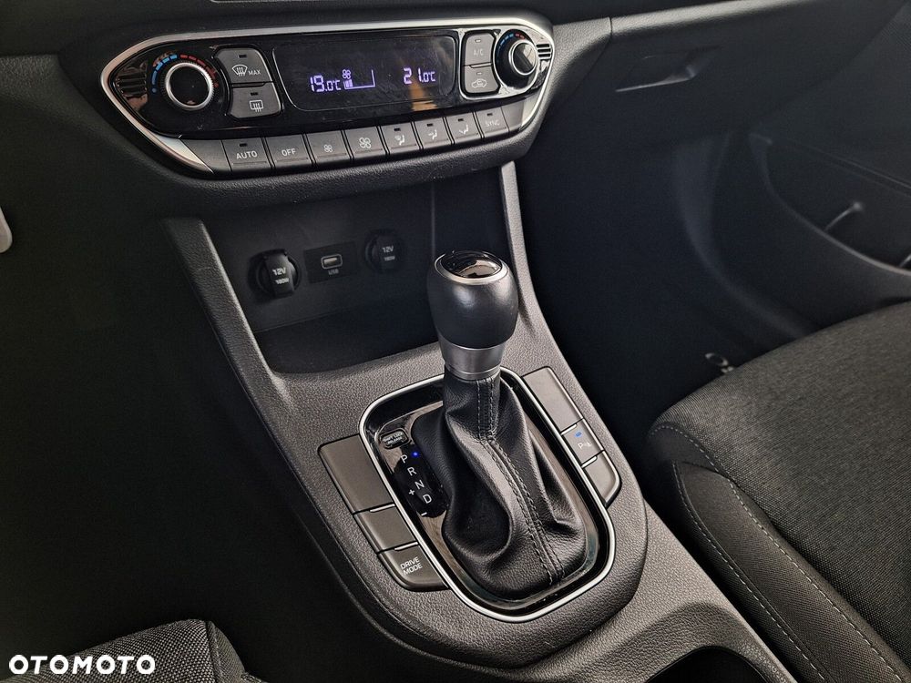 Hyundai i30 1.6 D Comfort DCT - 31
