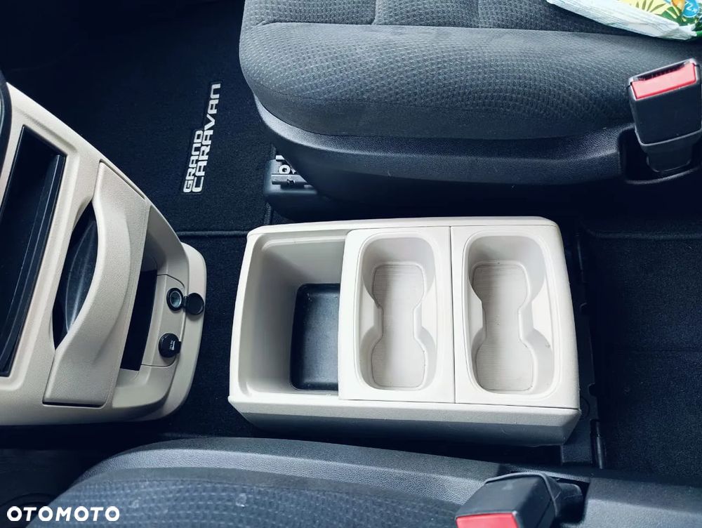 Dodge Grand Caravan - 16