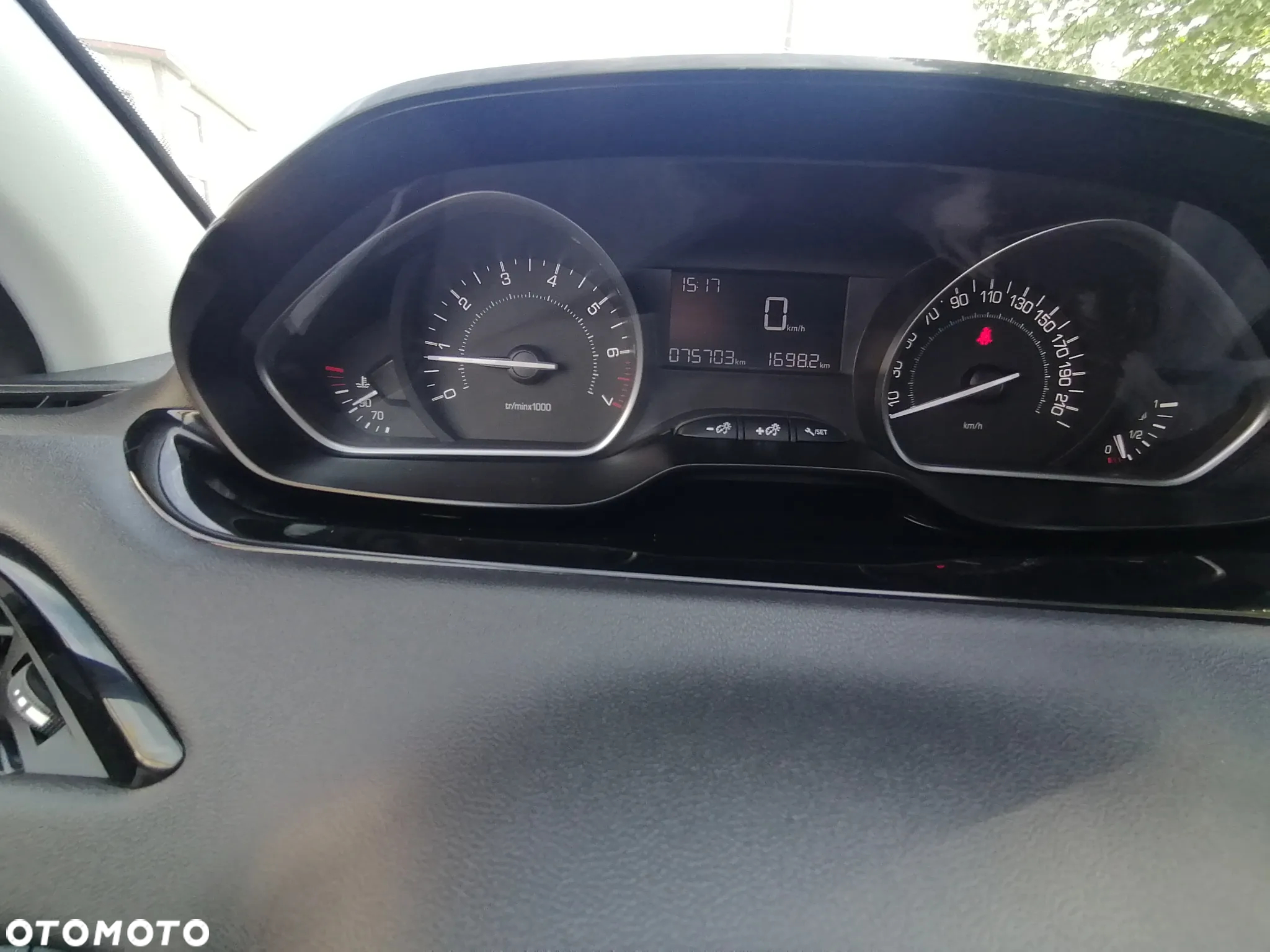 Peugeot 208 - 28