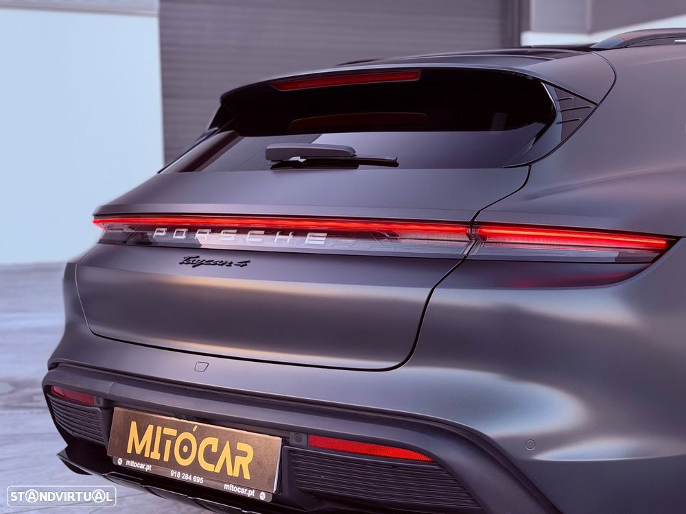 Porsche Taycan Cross Turismo 4 - 15