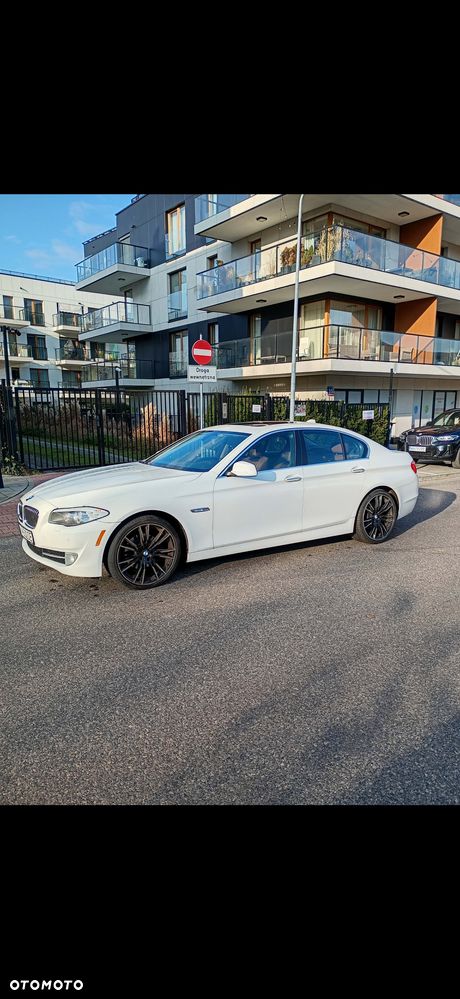 BMW Seria 5 528i xDrive Luxury Line - 4