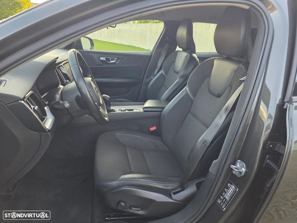 Volvo V60 2.0 D3 Momentum Core - 4
