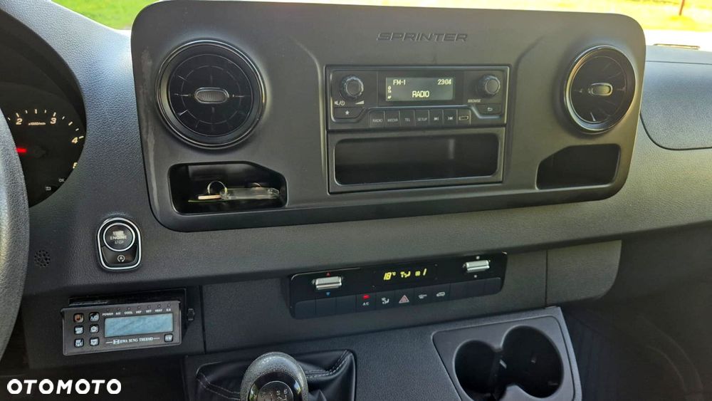 Mercedes-Benz Sprinter - 23