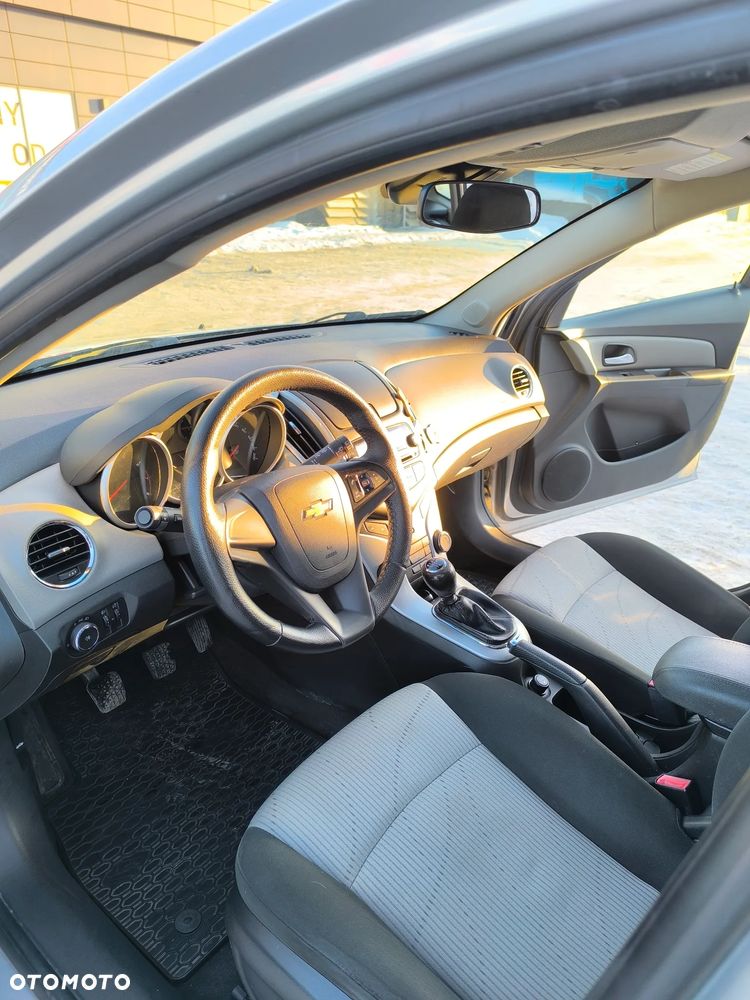 Chevrolet Cruze - 13