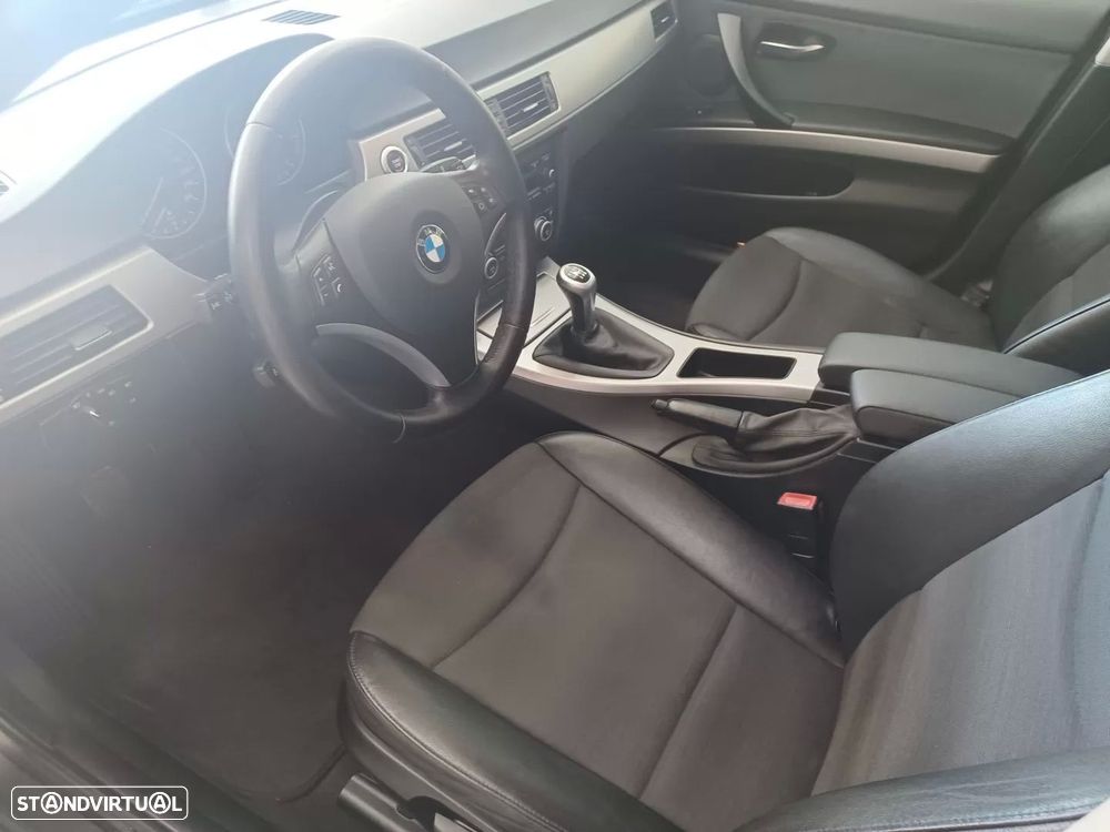 BMW 318 d - 12