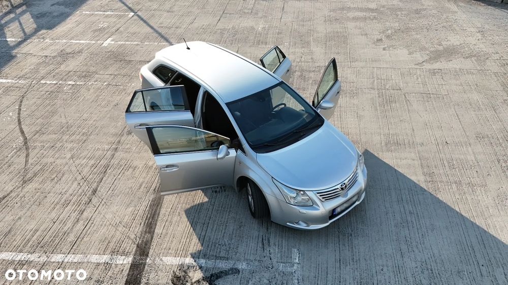 Toyota Avensis 2.0 D-4D Luna - 2