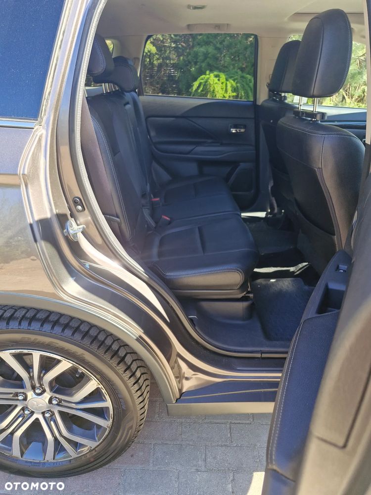Mitsubishi Outlander 2.0 Instyle + 4WD CVT - 15