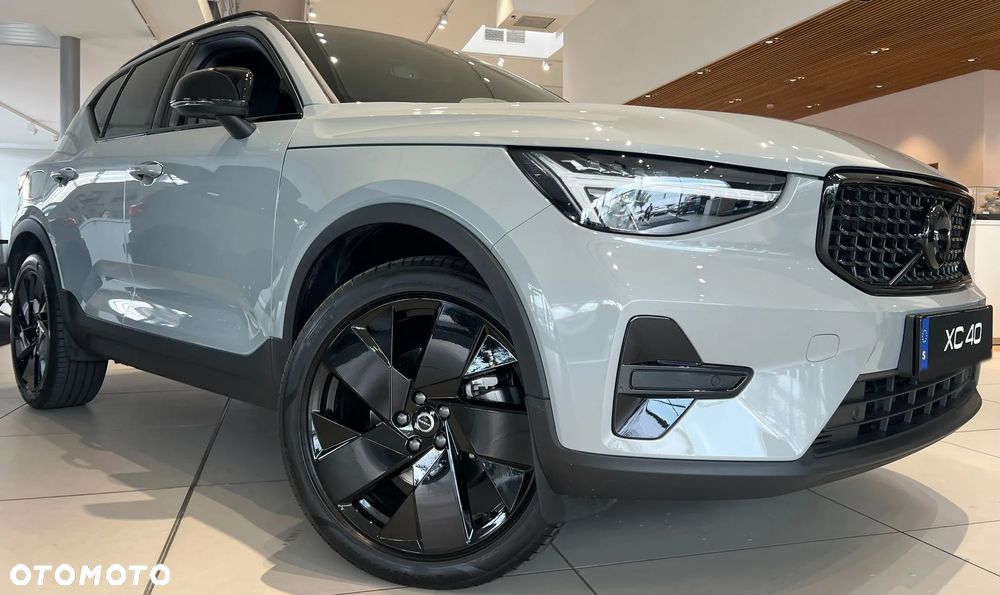 Volvo XC 40 B4 AWD Plus Dark - 3