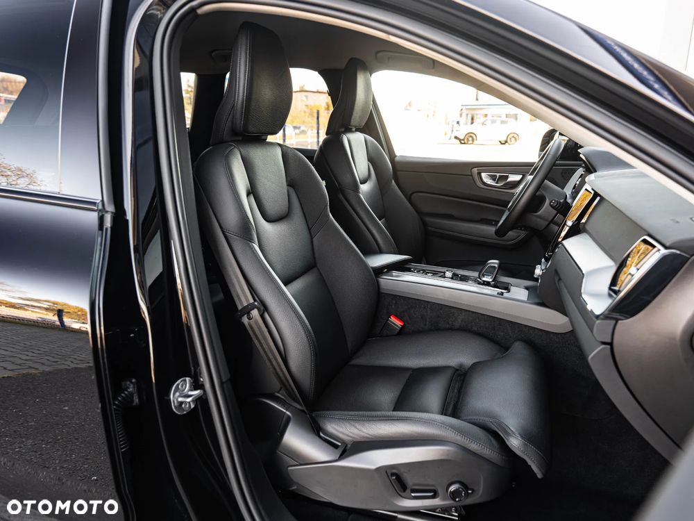 Volvo XC 60 B4 D AWD Plus Dark - 26