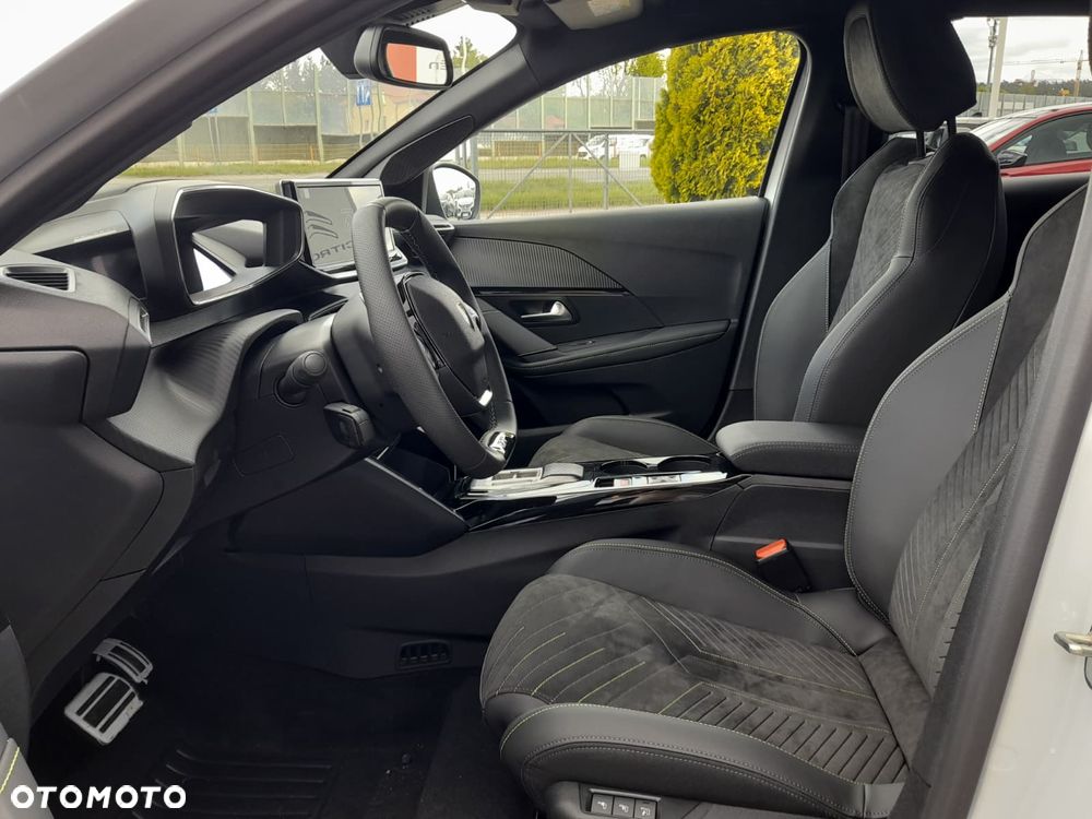 Peugeot 208 ver-1-2-mhev-gt - 12