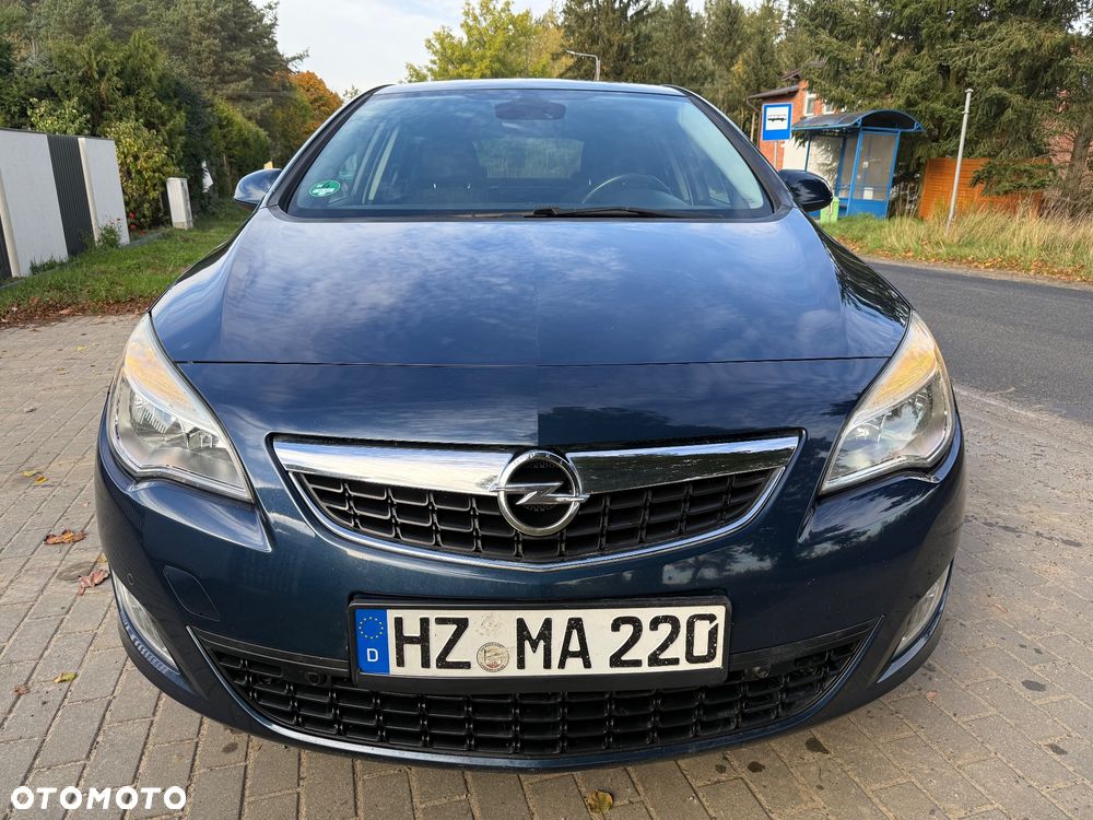Opel Astra 2011 photo 4