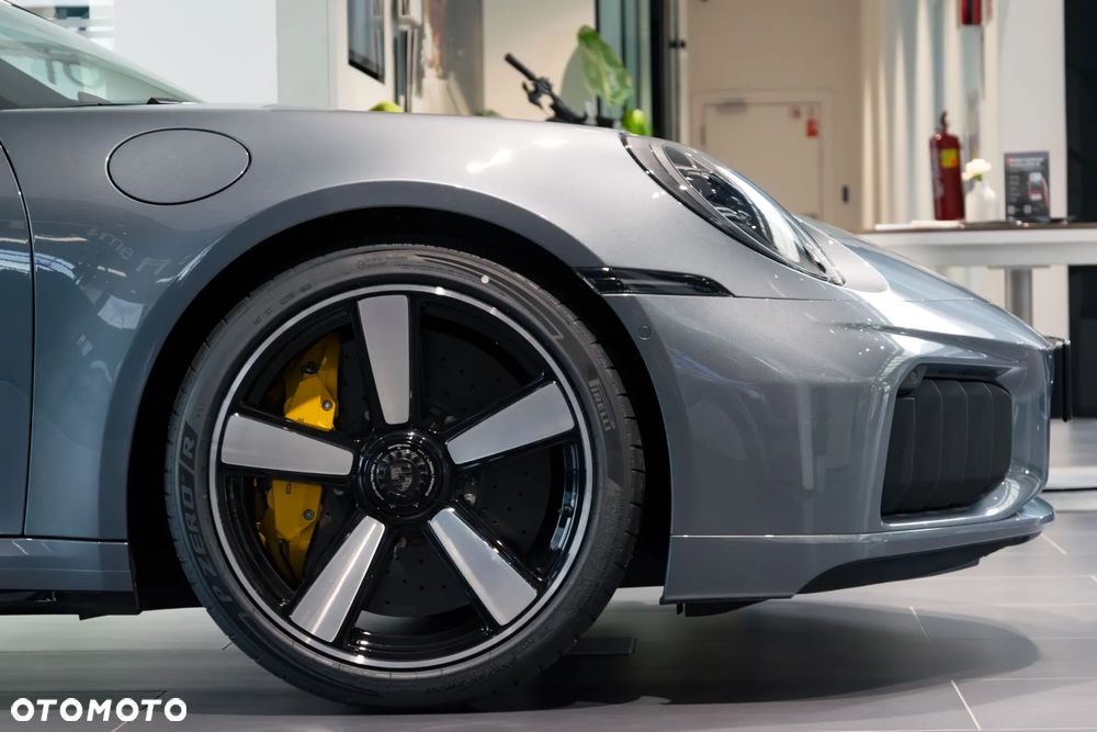 Porsche 911 Turbo S - 10