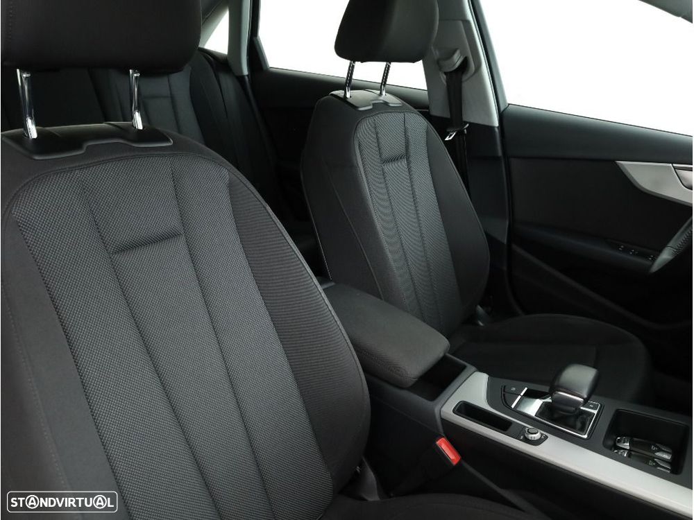Audi A4 35 TDI S tronic — fotografia 15