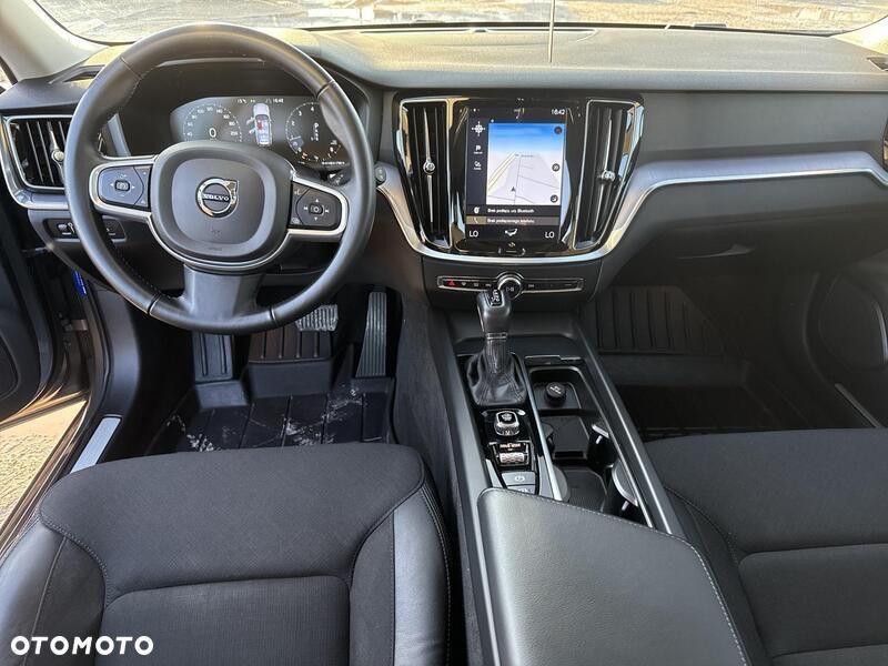 Volvo V60 T4 Momentum Pro - 22
