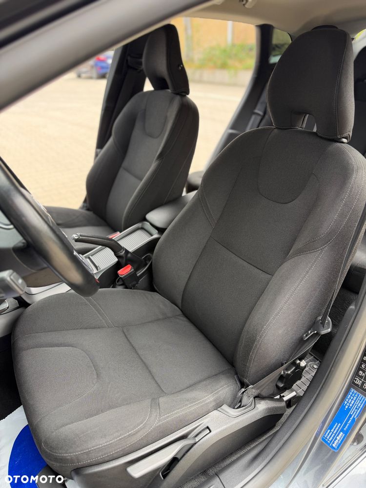 Volvo V40 T3 Momentum - 32