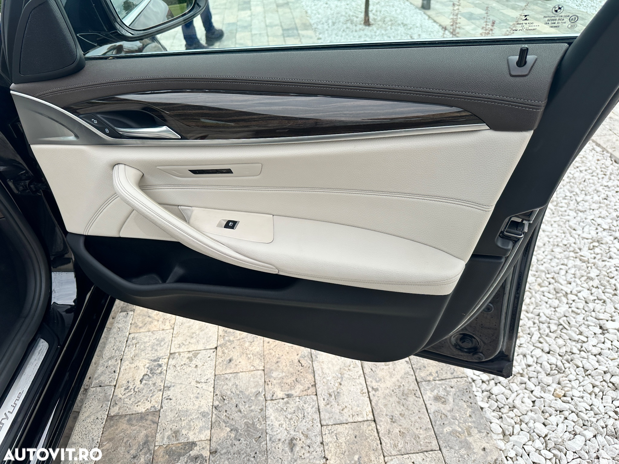 BMW Seria 5 530d xDrive AT - 24
