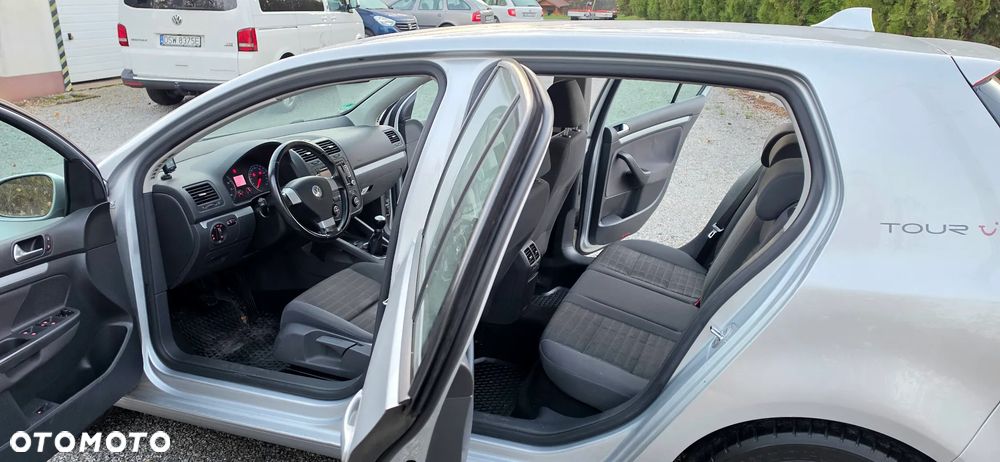 Volkswagen Golf - 22