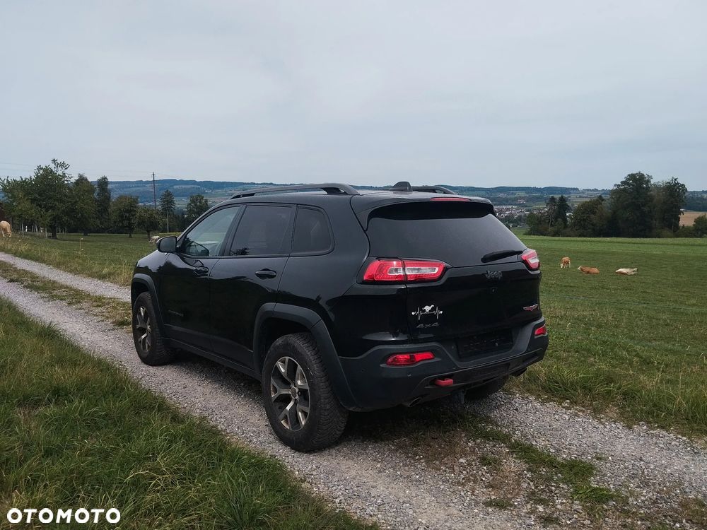 Jeep Cherokee - 30
