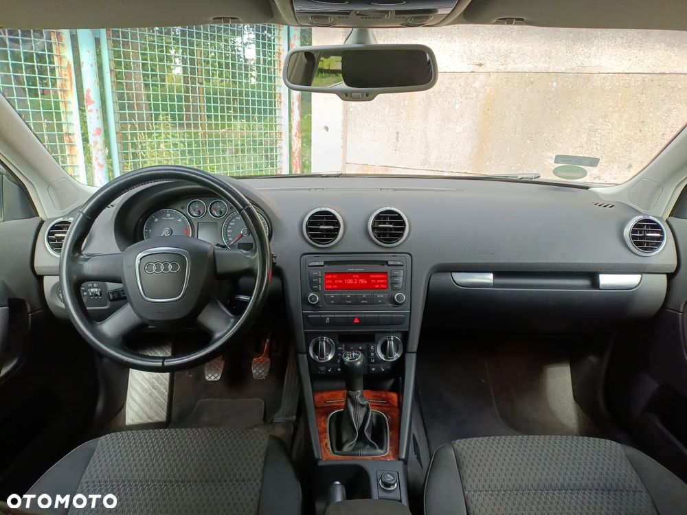 Audi A3 Sportback 1.6 TDI DPF Attraction - 4