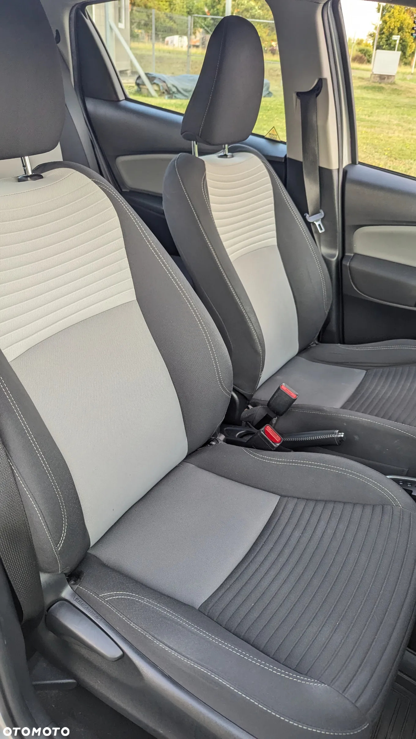 Toyota Yaris Hybrid 100 Dynamic - 23