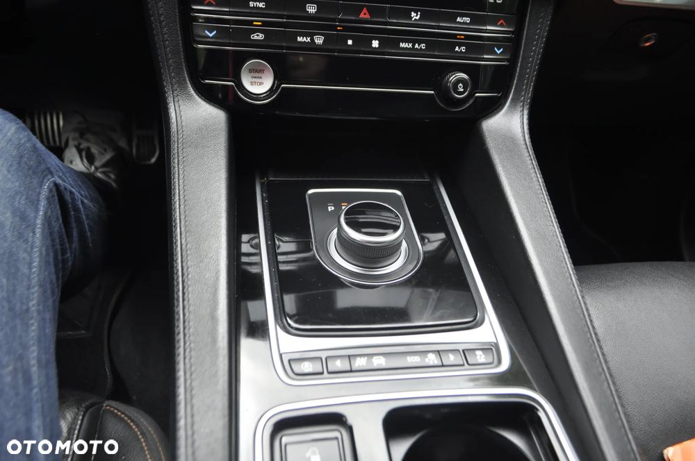 Jaguar F-Pace - 18