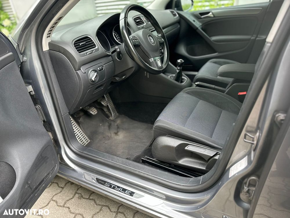 Volkswagen Golf - 6