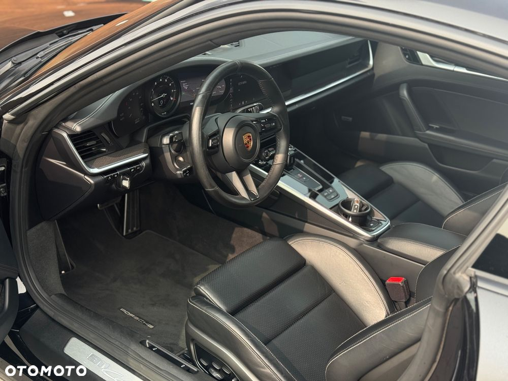 Porsche 911 Carrera 4S - 8