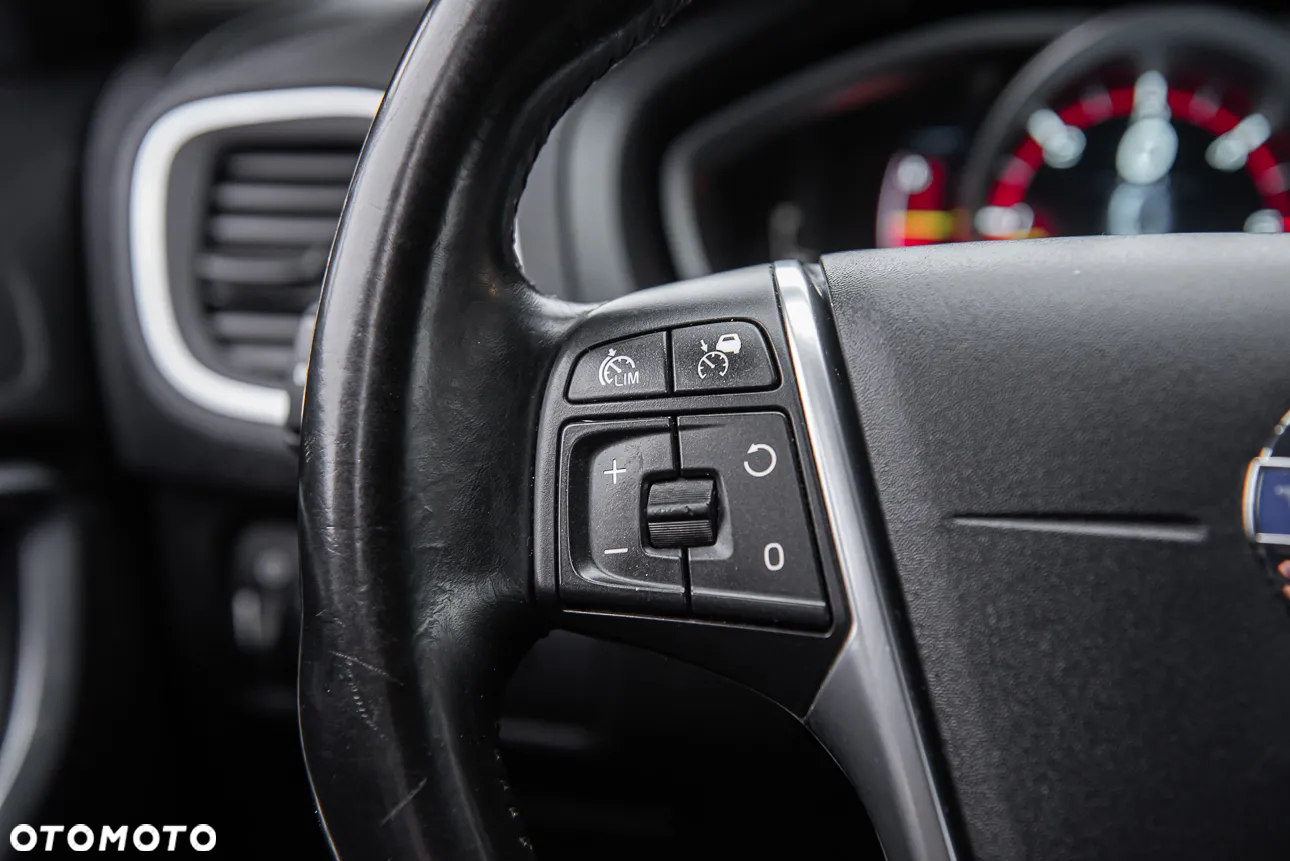 Volvo V40 Cross Country - 21