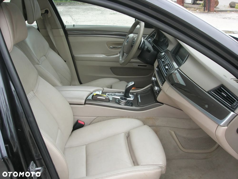 BMW Seria 5 525d xDrive Sport-Aut Luxury Line - 23